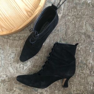 Lace-up boots square Louis heel! Black suede